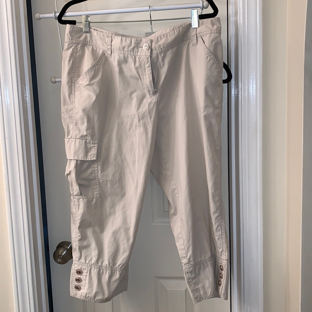 Women’s Cargo Capris SZ 16